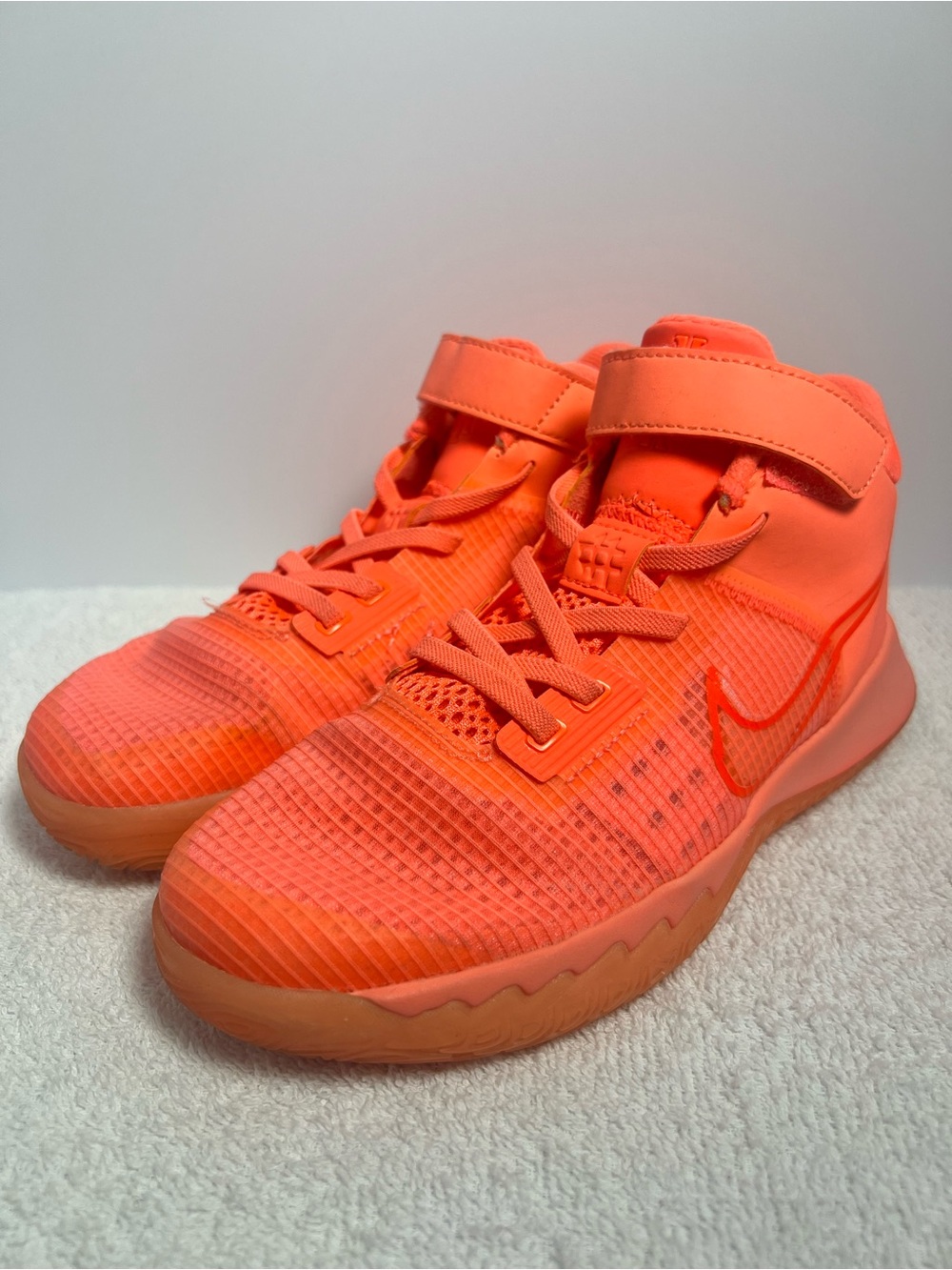 Nike Kyrie Flytrap Orange Mid Top Basketball Sneaker Strap Youth 2.5Y CT5536-800